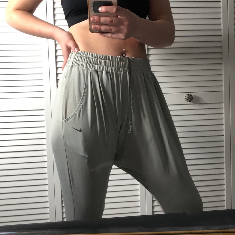 NIKE CAPRI JOGGERS